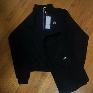 ALO Yoga Set -NEW WITH TAG - Medium - 1/4 Zip Pullover + SL
Sweatpants